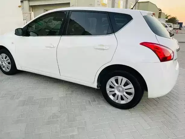 Использовал Nissan Tiida Продается в Доха #7405 - 1  image 